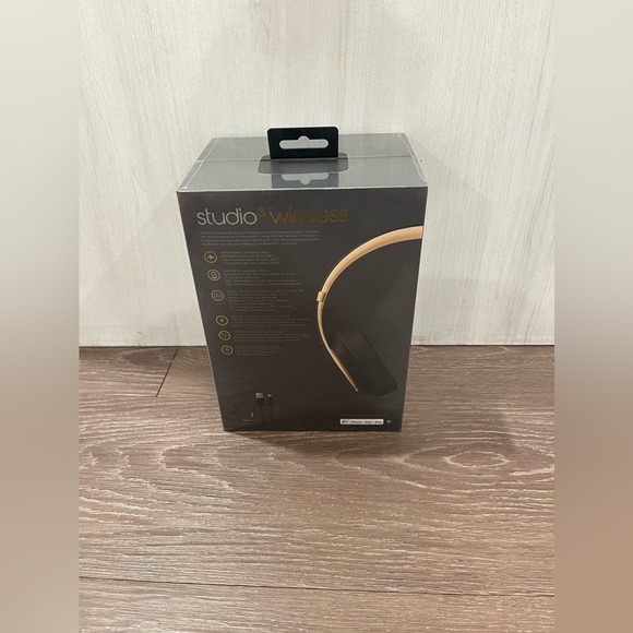 Beats Studio 3 Wireless Headphones - Shadow Gray - Picture 2 of 6